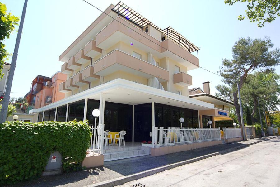 ריצ'יונה Hotel Pigalle מראה חיצוני תמונה