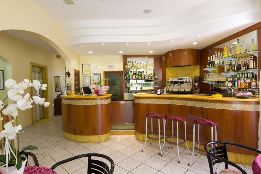 ריצ'יונה Hotel Pigalle מראה חיצוני תמונה