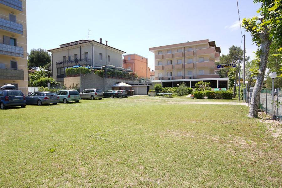 ריצ'יונה Hotel Pigalle מראה חיצוני תמונה