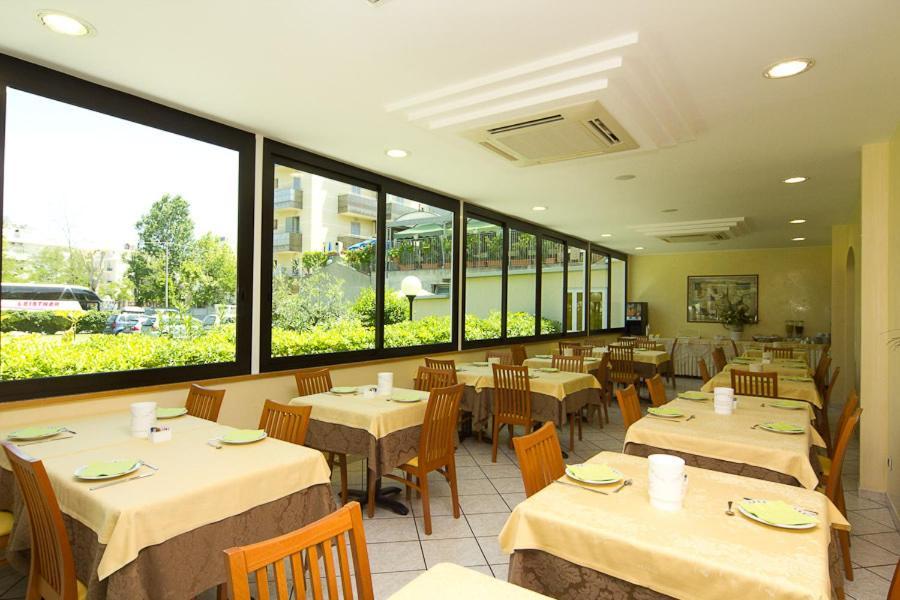 ריצ'יונה Hotel Pigalle מראה חיצוני תמונה