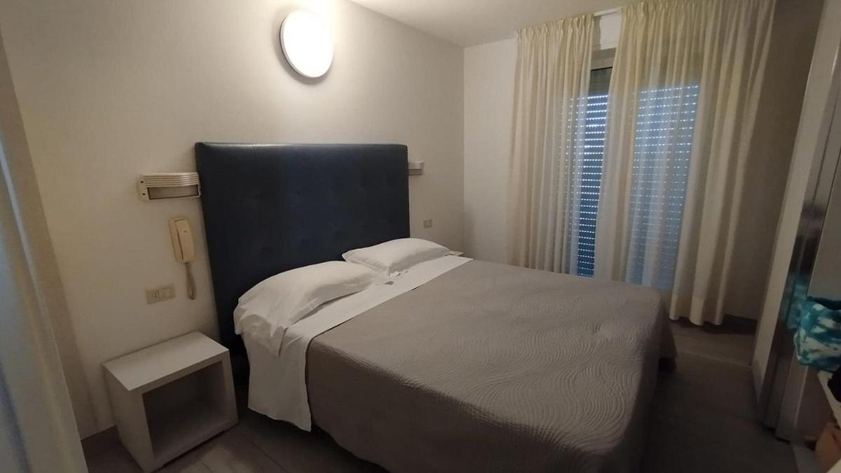 ריצ'יונה Hotel Pigalle מראה חיצוני תמונה