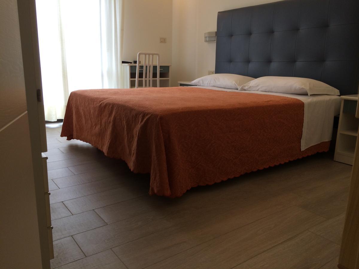 ריצ'יונה Hotel Pigalle מראה חיצוני תמונה